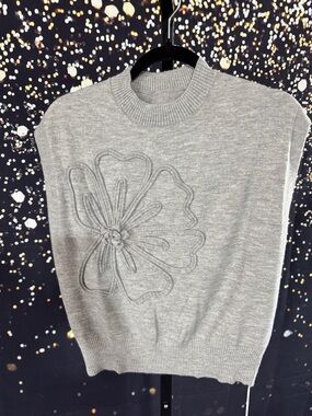 Commense Grey Sleeveless Knit Top with Floral Appliqué NWT